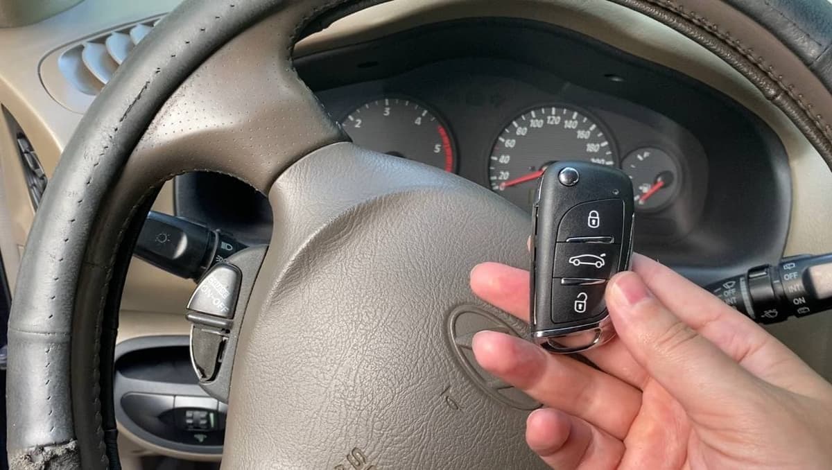 ДЕЛАЕМ ВТОРОЙ КЛЮЧ HYUNDAI SANTAFE 2004.