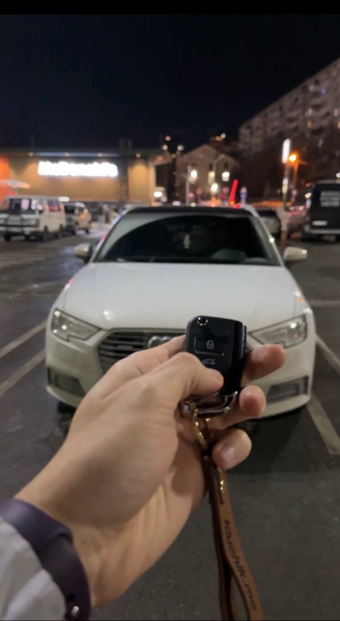 Сделали второй ключ на Audi A3 2017 года.
